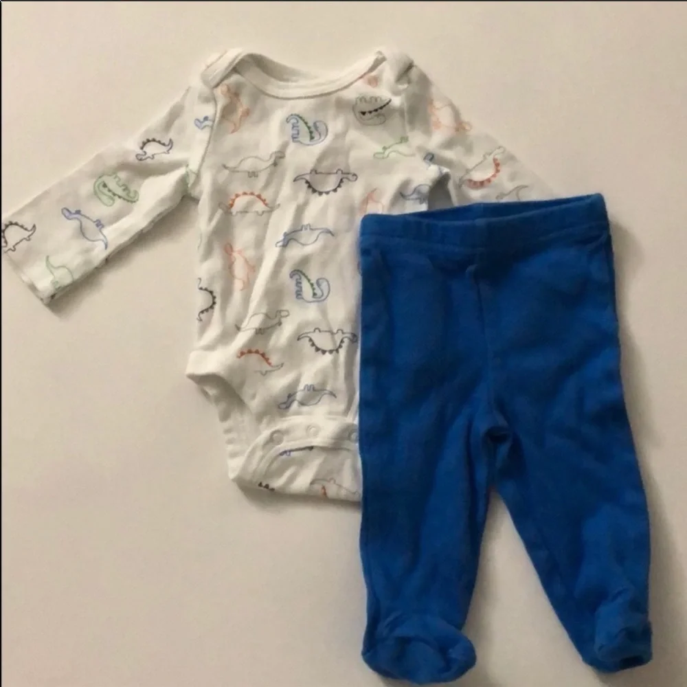 Newborn lot of 9 pieces, onesies and pants
